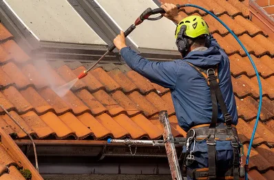 Démoussage et hydrofuge de toiture à Cruscades